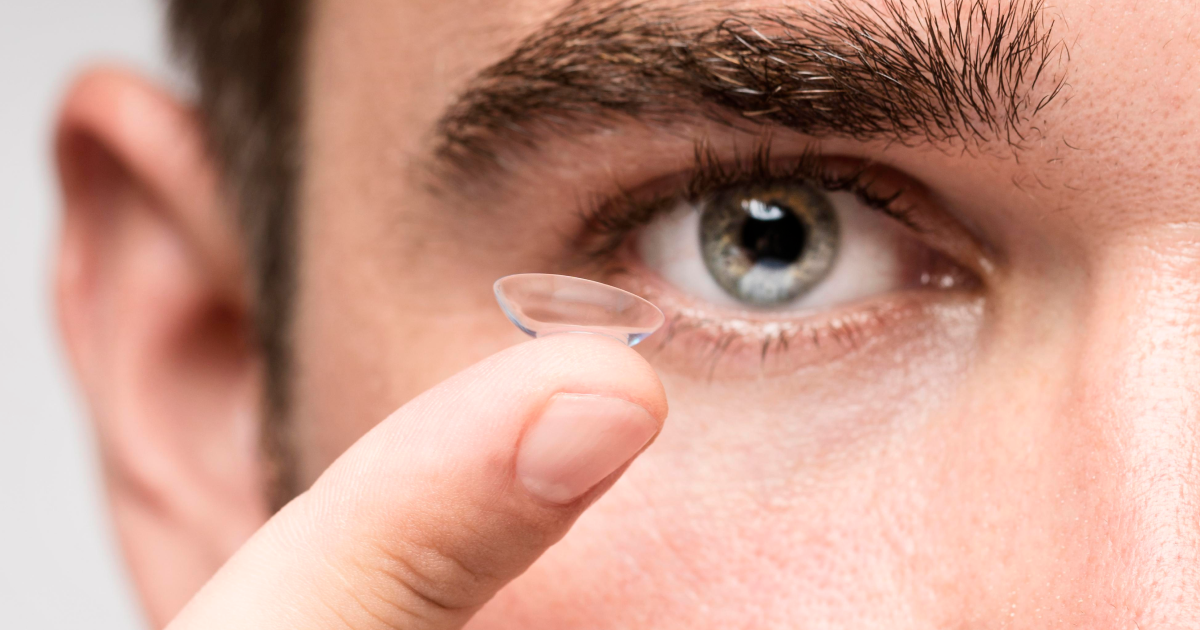 how to remove lens from eyes