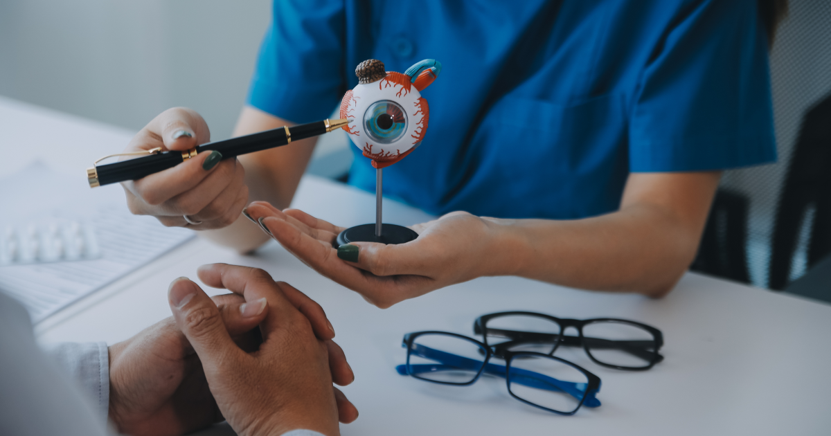 Doctor explaining retinal detachment